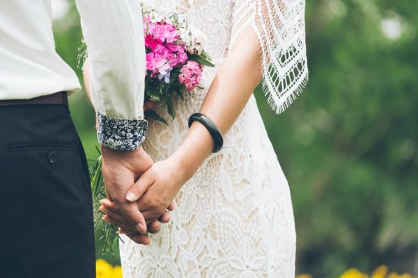 Couple walking to the aisle 