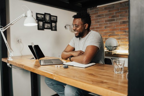 man becomes a successful blogger in Nigeria 